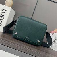 Loewe Medium Pebble Messenger Bag In Supple Grained Calfskin Green