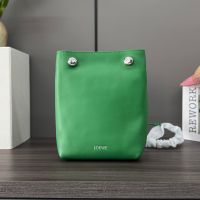 Loewe Pebble Pouch In Smooth Calfskin Green