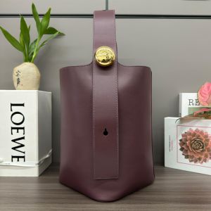 Loewe Medium Pebble Bucket Bag In Smooth Calfskin Burgundy