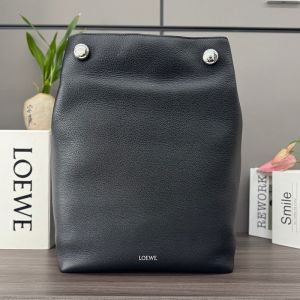 Loewe Pebble Hobo In Supple Grained Calfskin Black