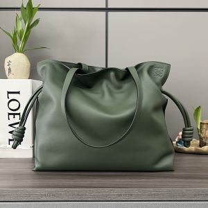 Loewe Large Flamenco Anagram Clutch In Nappa Calfskin Green