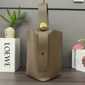 Loewe Medium Pebble Bucket Bag In Smooth Calfskin Marble