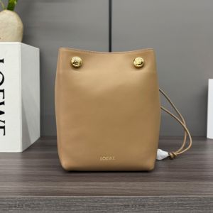 Loewe Pebble Pouch In Smooth Calfskin Brown