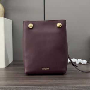 Loewe Pebble Pouch In Smooth Calfskin Burgundy