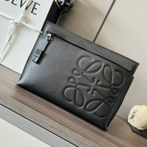 Loewe T Pouch In Grained Calfskin Black