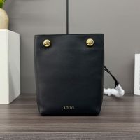 Loewe Pebble Pouch In Smooth Calfskin Black